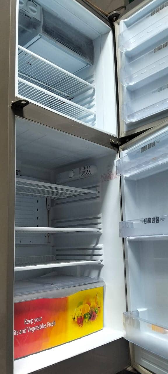 Pel Fridge Glass door in Good Condition. (Contact no: 03006640339) 4