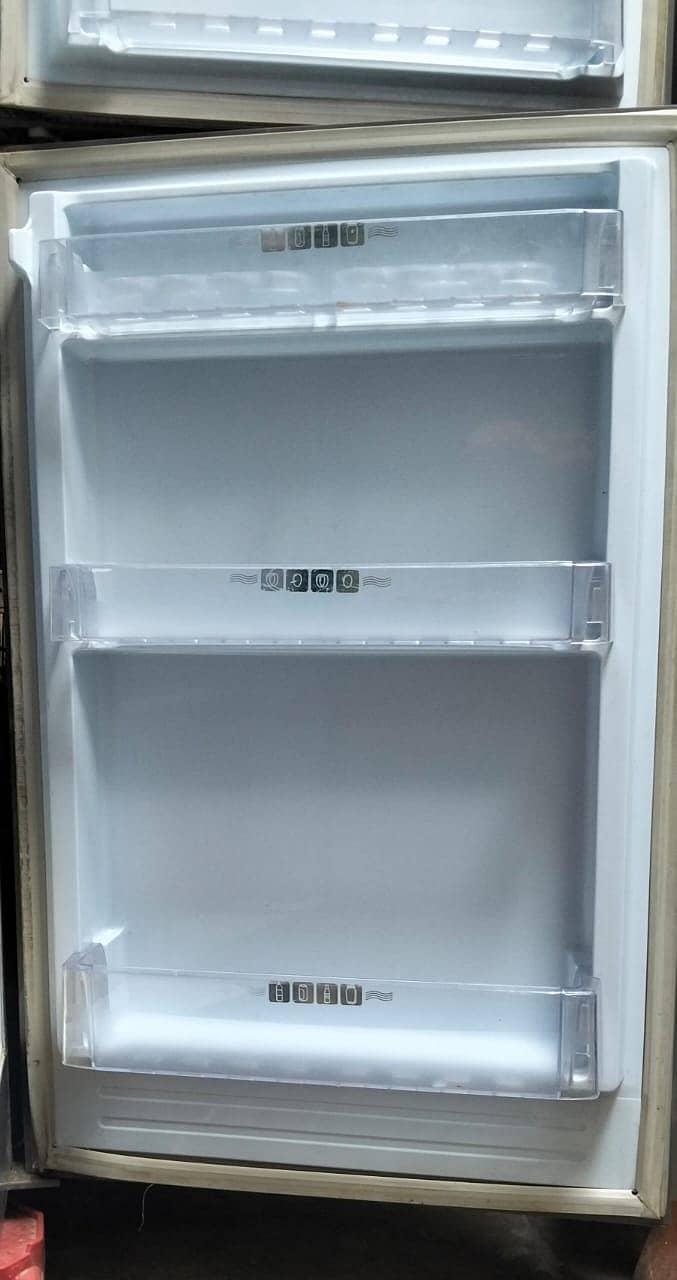 Pel Fridge Glass door in Good Condition. (Contact no: 03006640339) 5