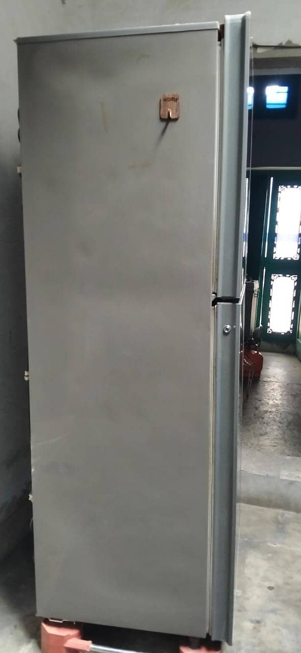 Pel Fridge Glass door in Good Condition. (Contact no: 03006640339) 7