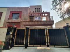 10 Marla Like new House Available For Sale In Bahria Town Lahore