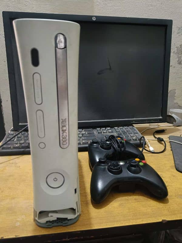 Xbox 360 256gb with 32 games 0