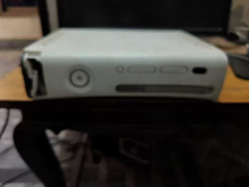 Xbox 360 256gb with 32 games 1