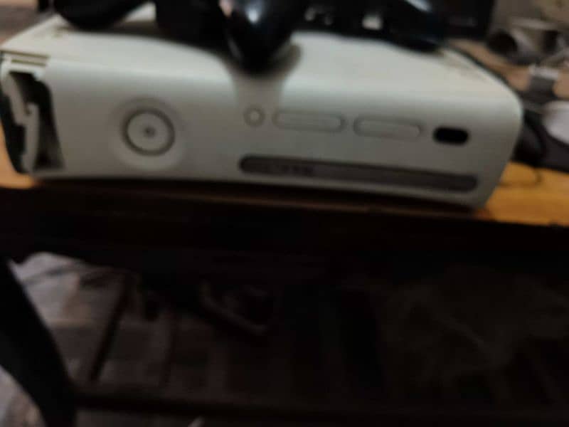 Xbox 360 256gb with 32 games 6