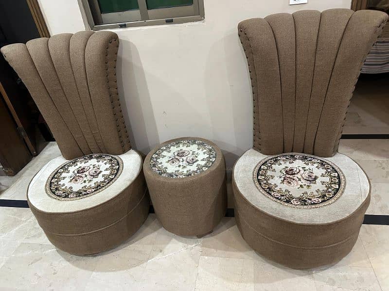 Coffee chairs with center table 0