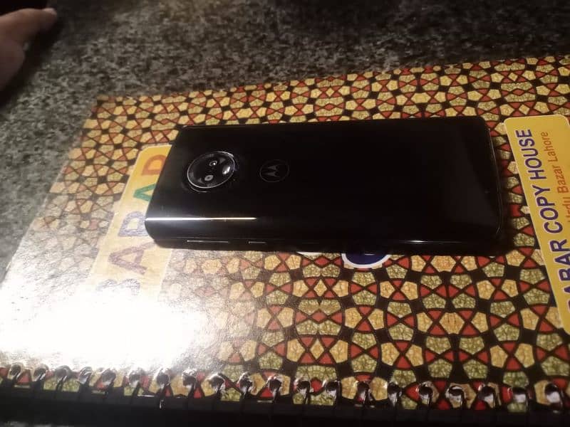 moto G6 with box 1