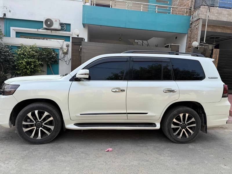 Toyota Land Cruiser 2010 11