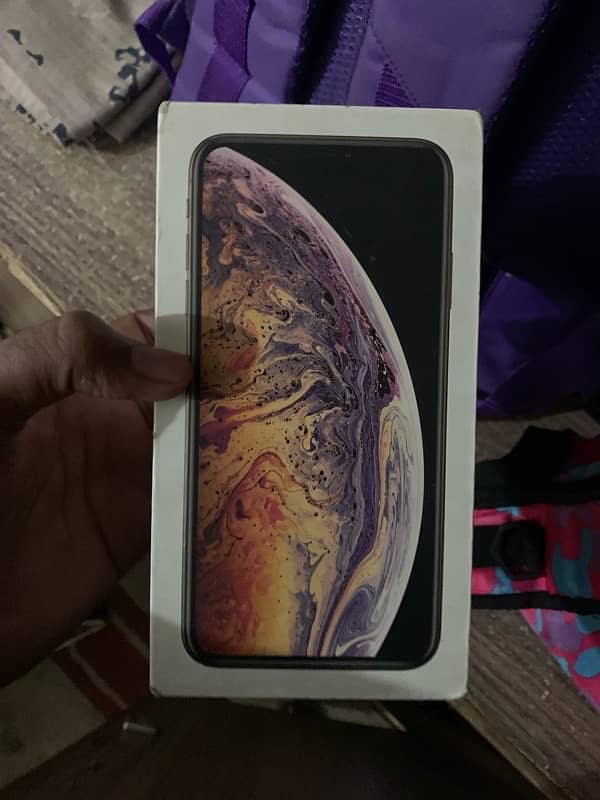 Apply Iphone xs max 64 GB facotry unlock 2 months esim time available 6