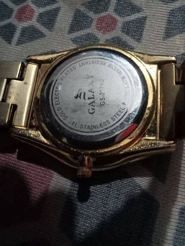 selling the Galaxy watch 18 k gold plated water resistant 1