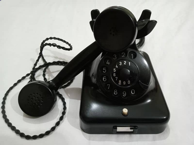 Antique telephone set 1