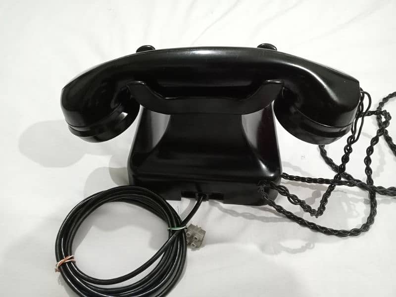 Antique telephone set 3