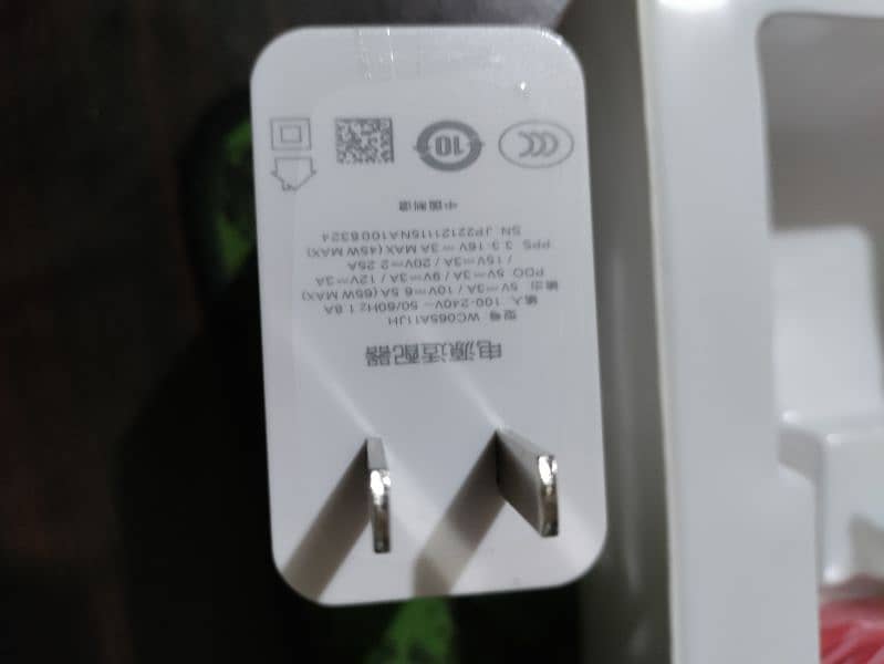 OnePlus Warp Charger 65 Watt 1