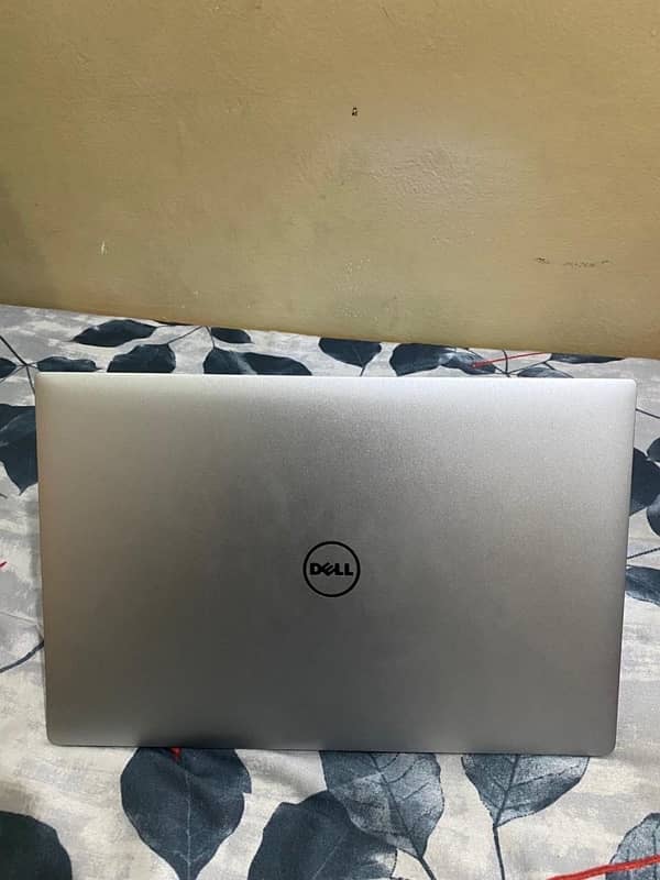 Dell Precision 5520 1