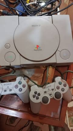 sony ps1 with 2 controller game new condition on condition me hai