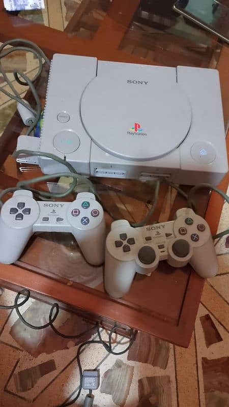 sony ps1 with 2 controller game new condition on condition me hai 3