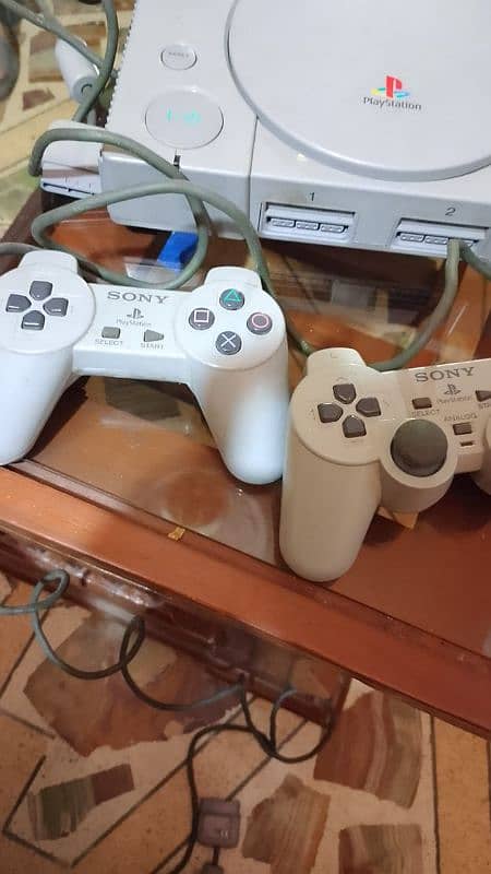 sony ps1 with 2 controller game new condition on condition me hai 5