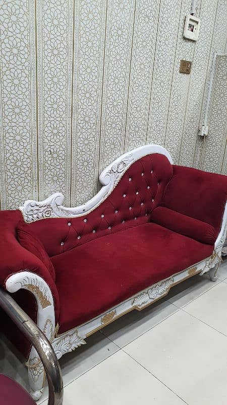 Beauty hot signature saloon for sale location sakarno Bazar mughalpura 3