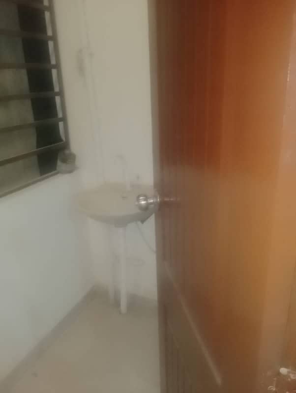 3 bed dd 2nd floor portion available for rent 2