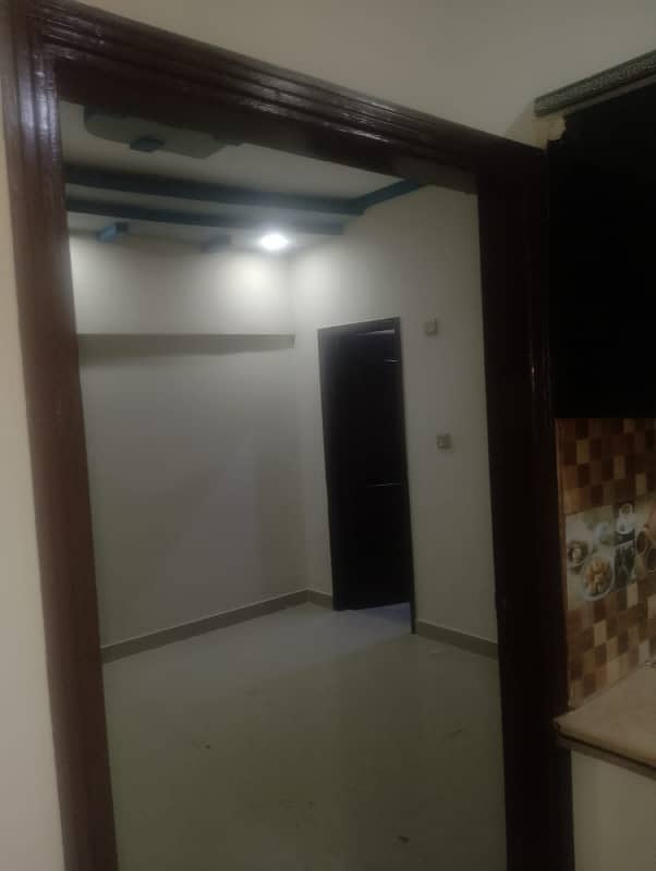 3 bed dd 2nd floor portion available for rent 3