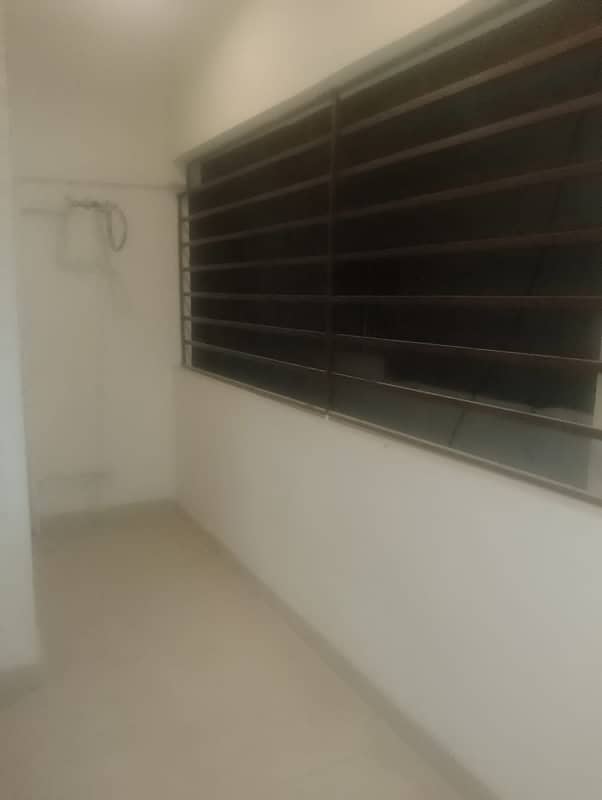 3 bed dd 2nd floor portion available for rent 4