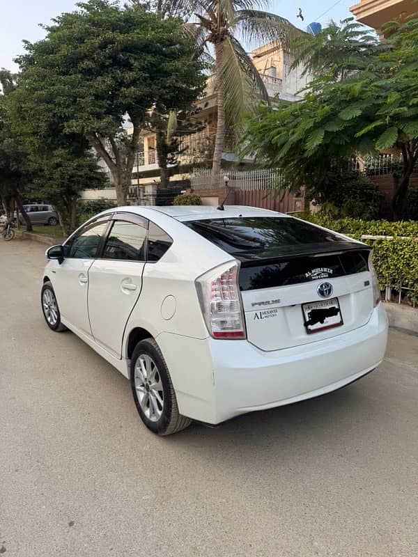 Toyota Prius 2011 3