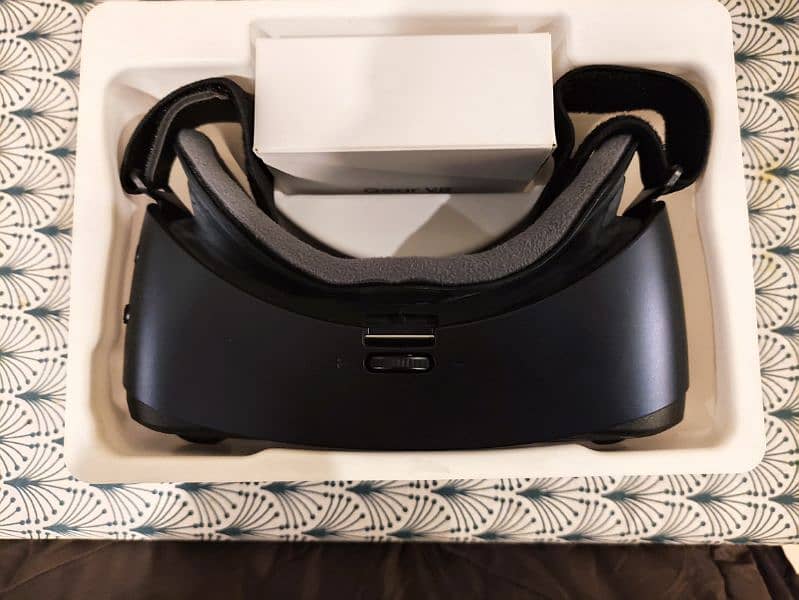 SAMSUNG VR BOX FOR SALE 1