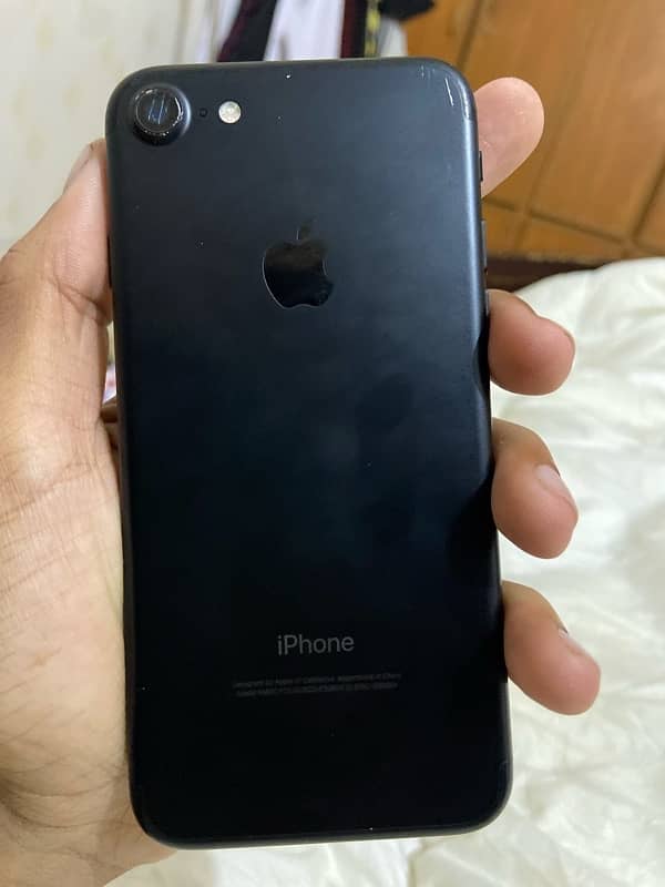 I am selling iphone7 in very good condition (Non pta) 2