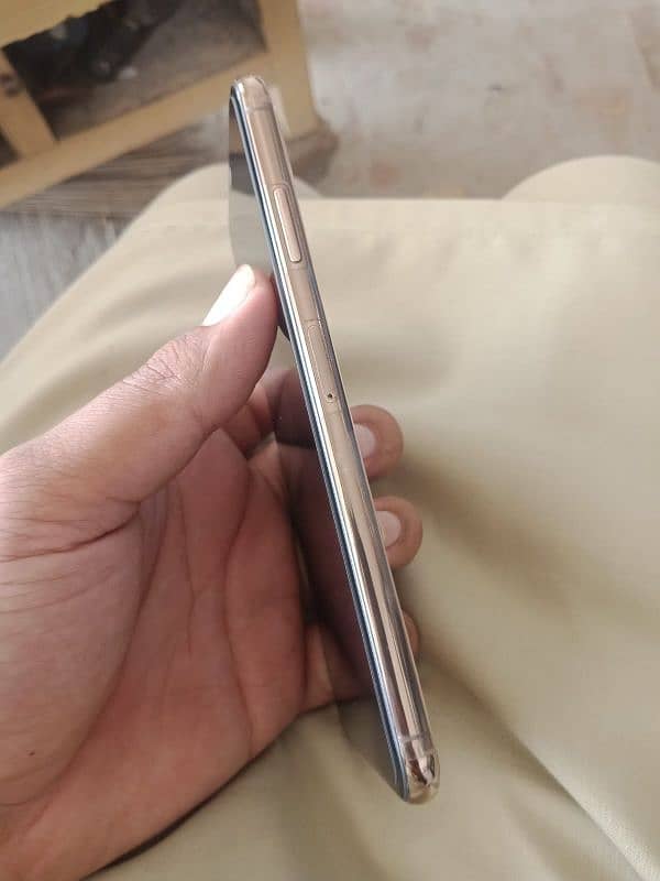 I phone Xs max 256GB Gold 11