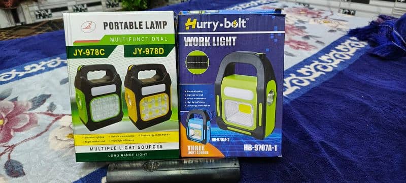 Solar light is ma 2 colour ha Acshi quality Mein 10 by 10 condition ma 0