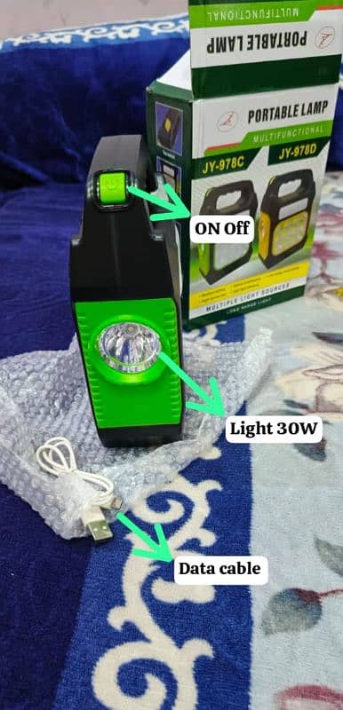 Solar light is ma 2 colour ha Acshi quality Mein 10 by 10 condition ma 2