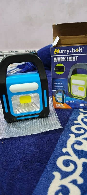 Solar light is ma 2 colour ha Acshi quality Mein 10 by 10 condition ma 5