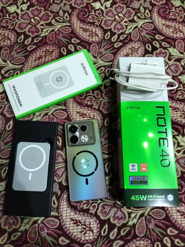 Infinix note 40  12/256 with wireless power bank very good condition 0