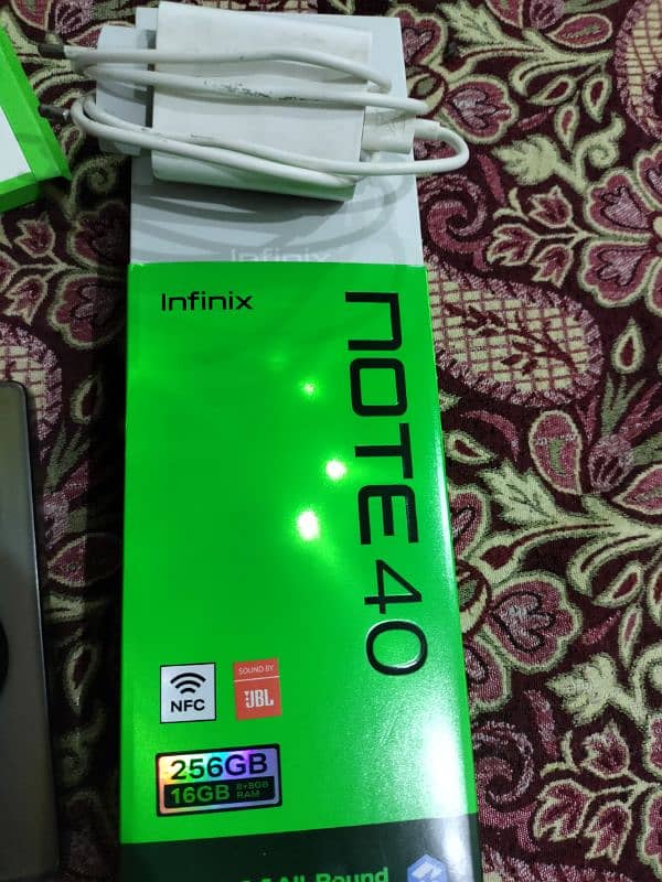 Infinix note 40  12/256 with wireless power bank very good condition 3