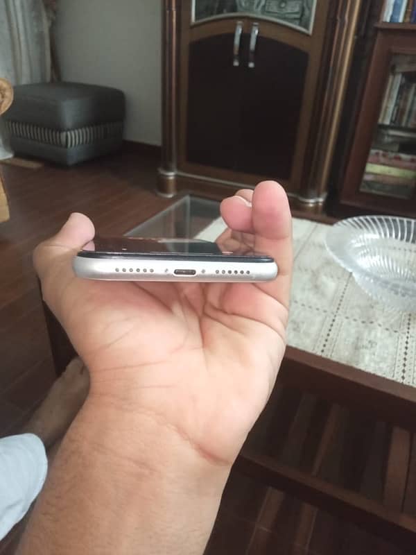 Apple iphone 11 128 gb 4