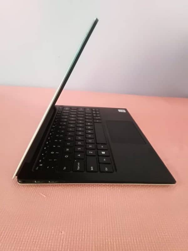 Dell XPS 13 9370 i5 10th Generation 4