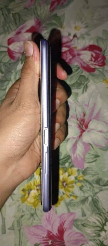 vivo y20 4/64 complete box with charger 4