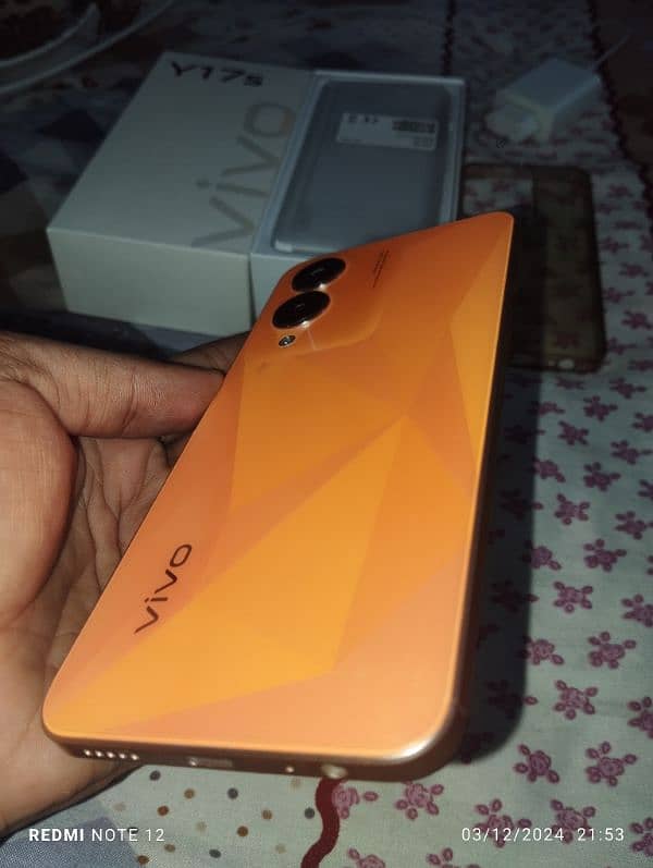 Vivo y17s 4+4gb ram or 128gb with box and original accessories 2