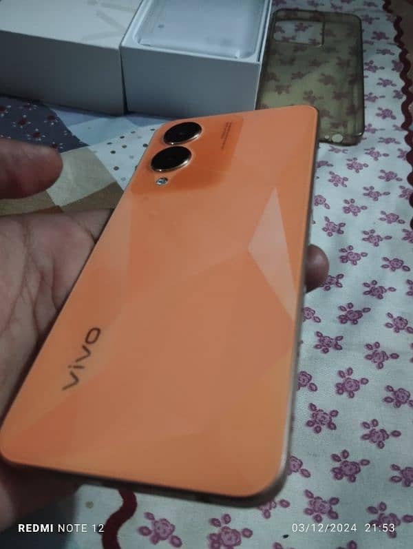 Vivo y17s 4+4gb ram or 128gb with box and original accessories 4