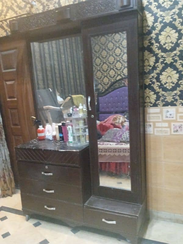 sheeshm wood dressing table in good condition 3