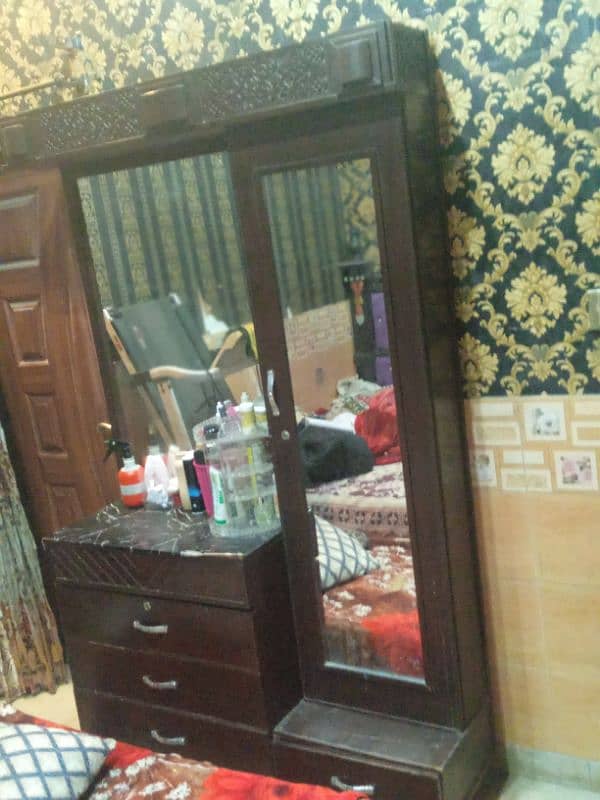 sheeshm wood dressing table in good condition 4