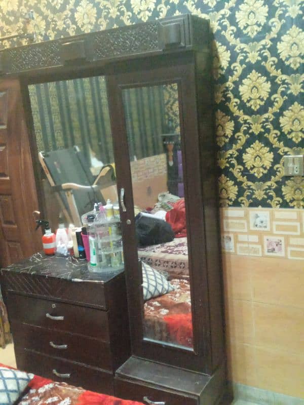 sheeshm wood dressing table in good condition 5