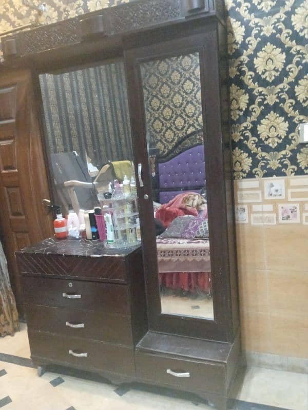 sheeshm wood dressing table in good condition 8