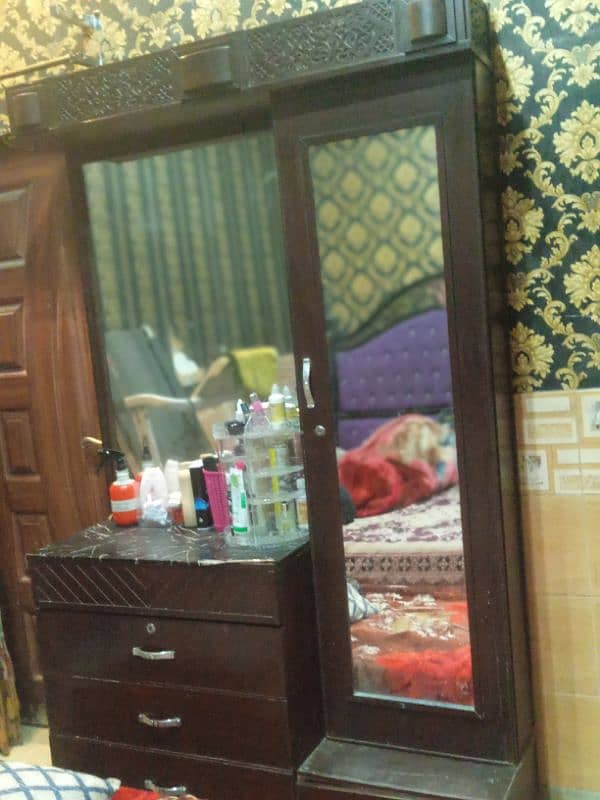 sheeshm wood dressing table in good condition 9