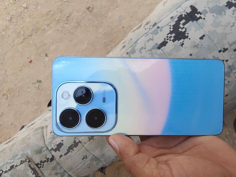 Infinix hote 40 pro with warranty and all accessories 1