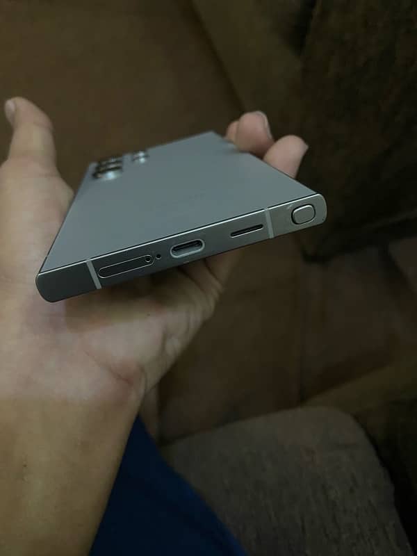 Samsung S24 Ultra titanium grey 2