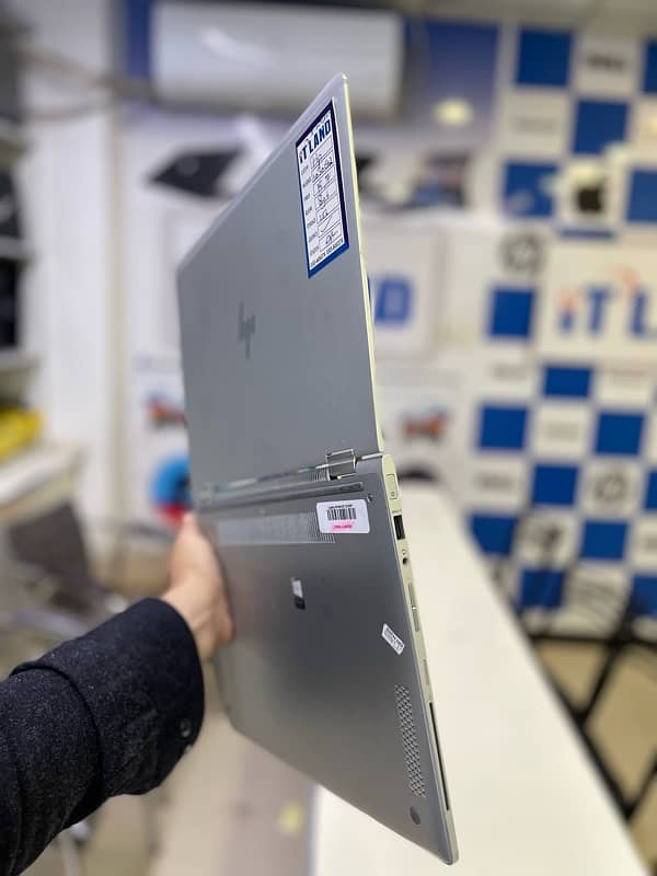 HP EliteBook x360 1030 G2 core i5 7th Gen 0