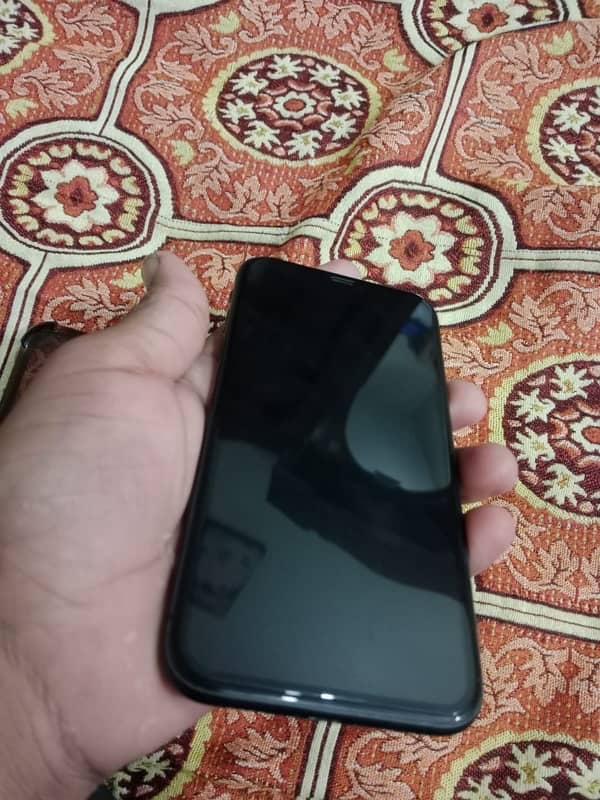 I phone 11 contact number 03220633815 4