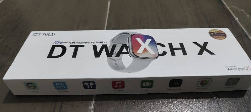 DT WATCH X (10).  1 MONTH USED FULLY NEW CONDITION 10/10 3