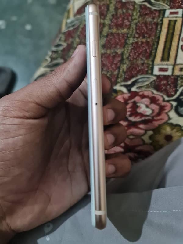 iPhone 8 64 gb with box exchange possible for samsung mobile 1