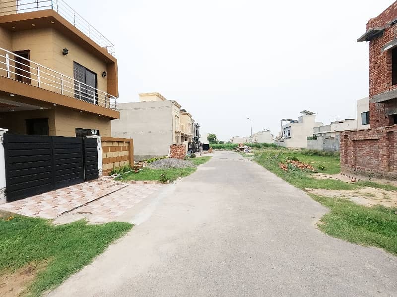 Near To Park 5 Marla House In Only Rs. 15200000 4