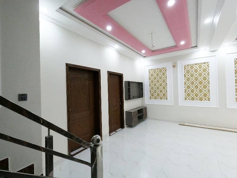 Near To Park 5 Marla House In Only Rs. 15200000 6